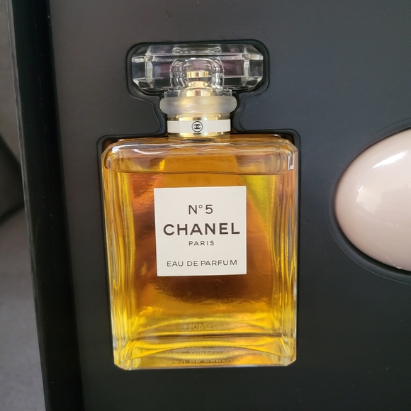 Chanel No 5 EDP 3.4oz Spray & Bath Soap Signature Box Gift Set NEW - Picture 2 of 8